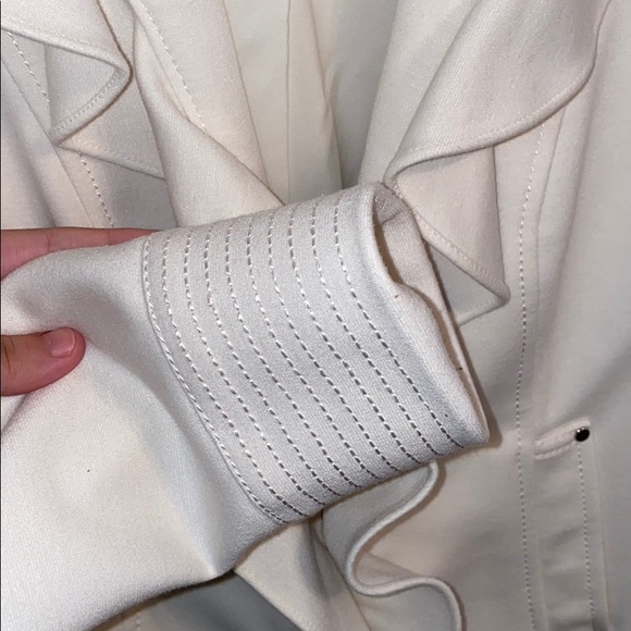 <HP> White House Black Market Ruffled White Jacket - Picture 5 of 7